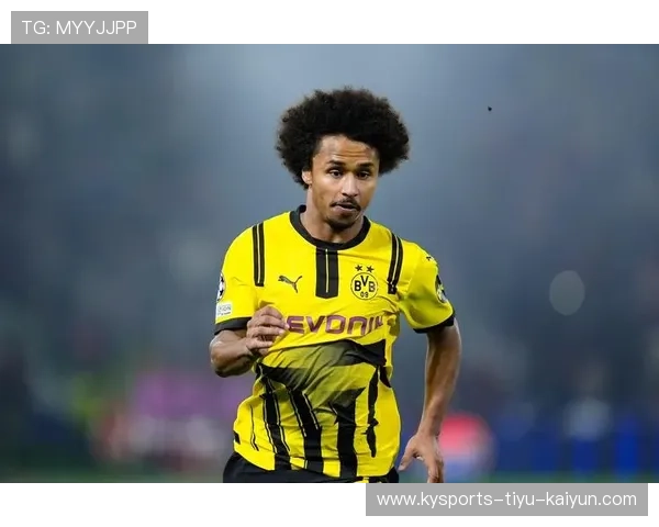 多特阿德耶米变速过人后送出射门，力压群雄成赛场焦点