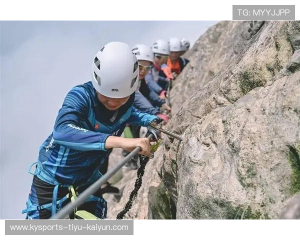 滑雪翻越障碍:动作连贯的极限挑战与完美演绎 滑雪翻越障碍:动作连贯的极限挑战与完美演绎