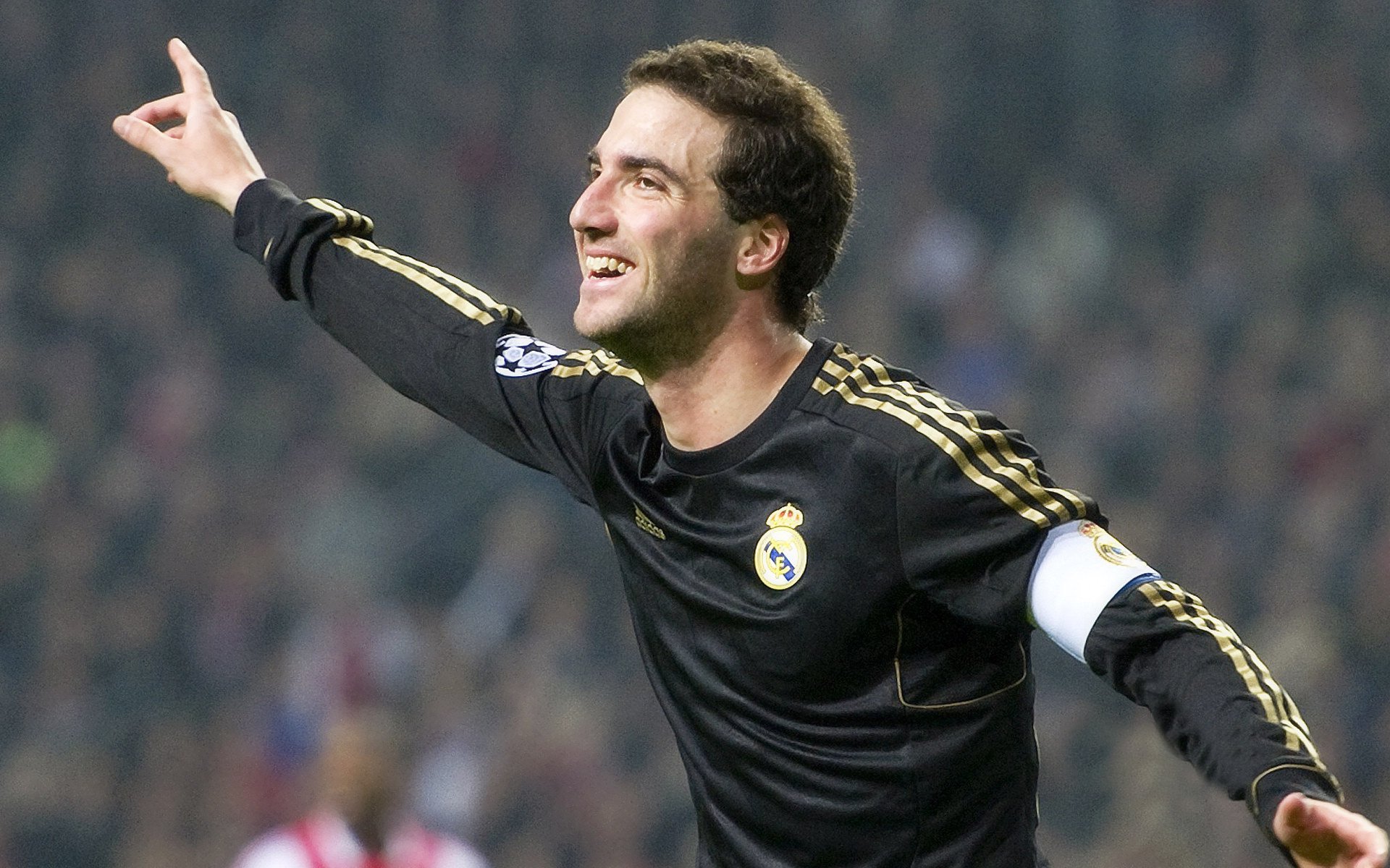 德甲年轻前锋连续破门，德甲 前锋